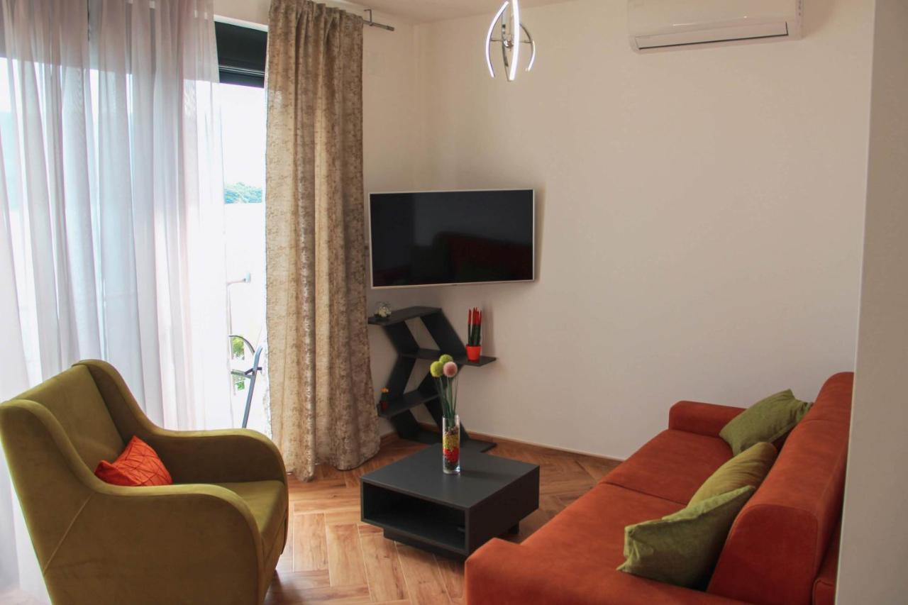 Apartments Tramonto Тиват Екстериор снимка